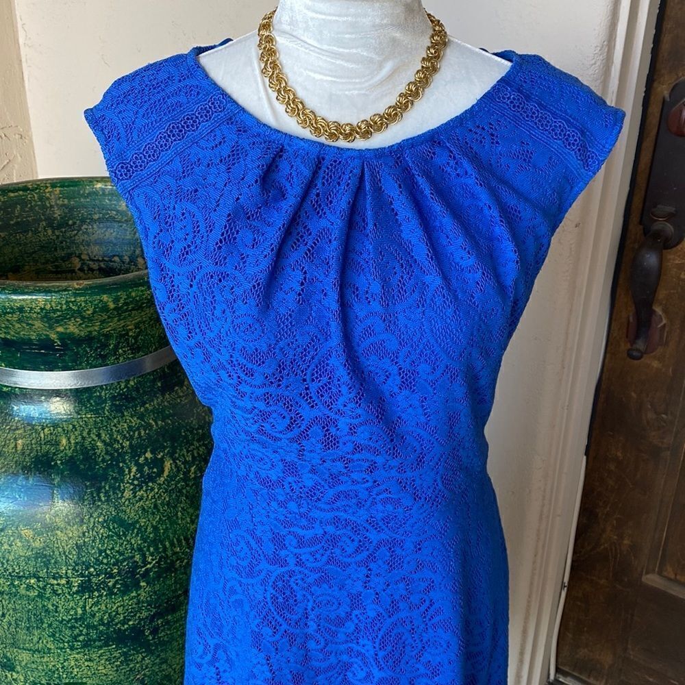 Liz Claiborne lapis blue lace fully lined sleeveless zipper back dress size 8